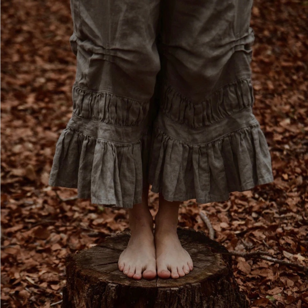 Linen White Ruffled Cropped Pants - Picture 8 of 9